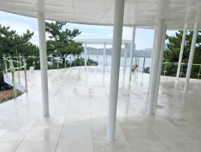 Plataforma panorámica en el parque