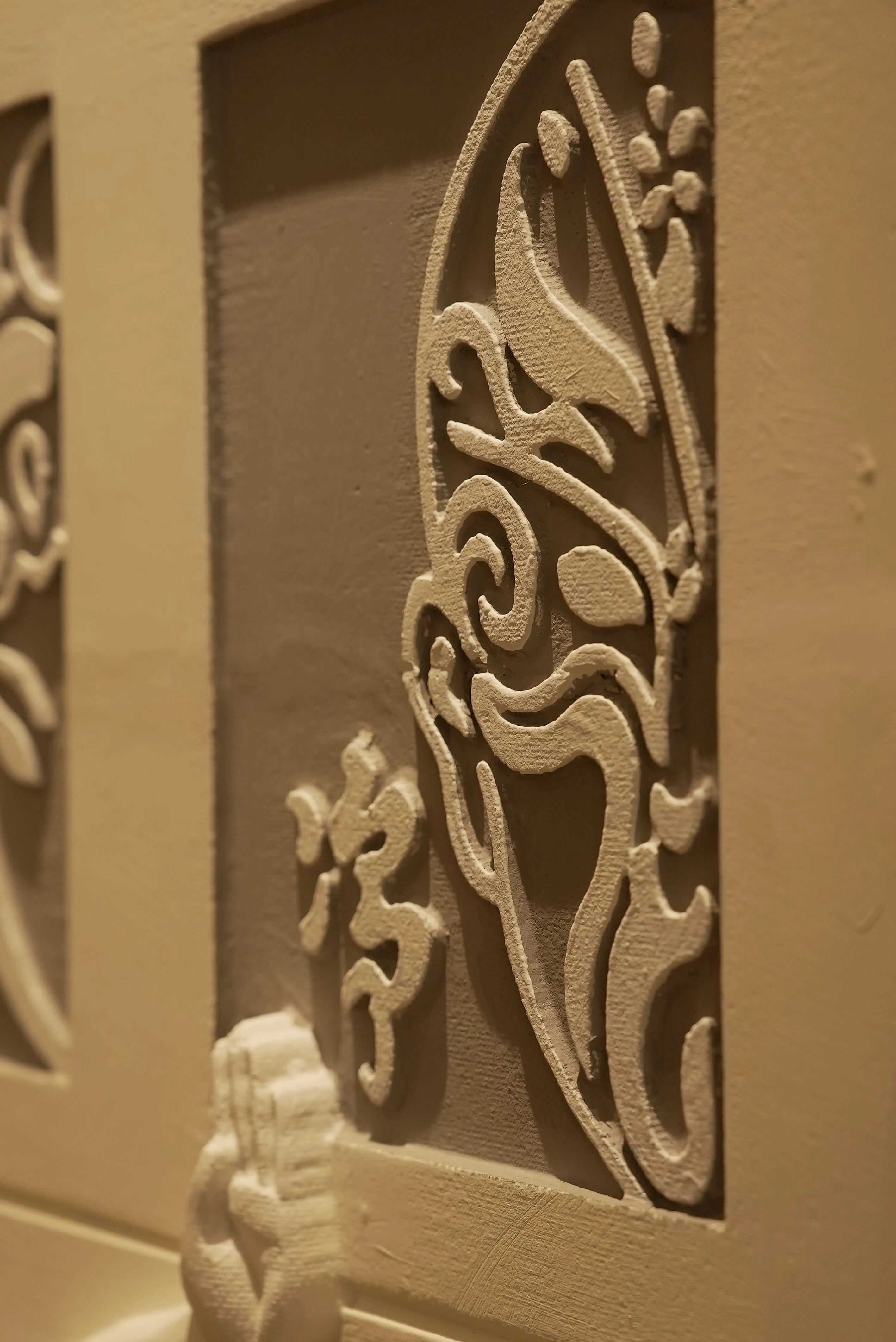 Bajorrelieve de cerámica espumada