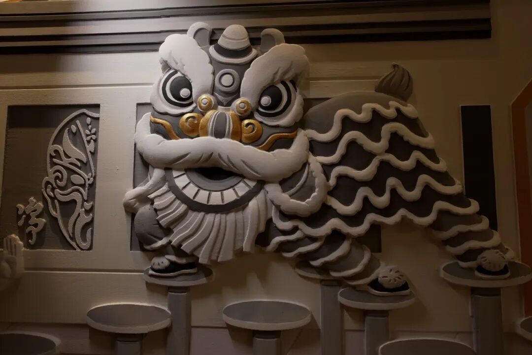 Bajorrelieve de cerámica espumada