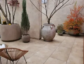 Área al fresco del café