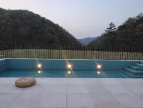 Villa con piscina que admite mascotas