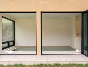 Patio de la piscina del resort