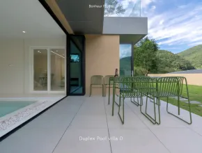 Patio de la piscina del resort
