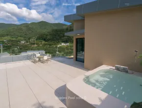 Patio de la piscina del resort