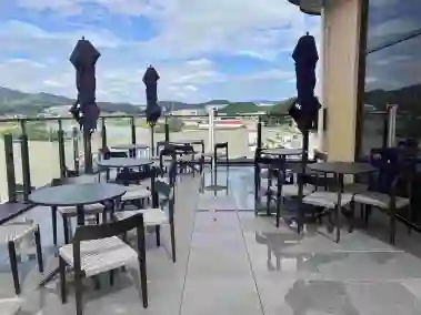 Asientos al aire libre de Starbucks