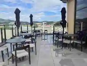 Asientos al aire libre de Starbucks