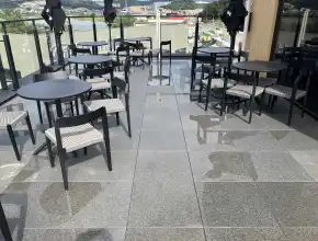 Asientos al aire libre de Starbucks