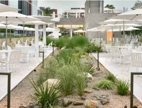 Panadería y cafetería al aire libre