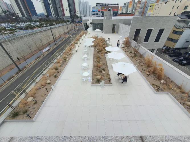 Panadería y cafetería al aire libre