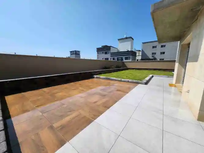 Terraza en la azotea de una institución educativa