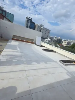 Terraza en la azotea del edificio de oficinas