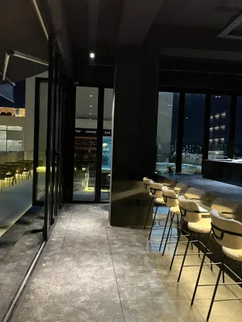 Bar en la terraza del loft