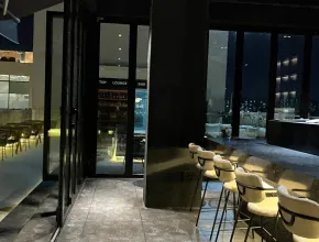 Bar en la terraza del loft